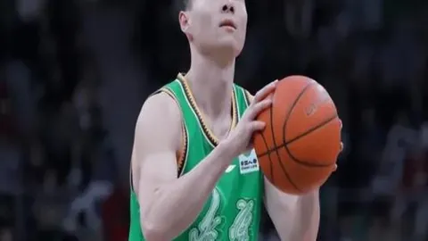 英超官网确认林加德续租西汉姆联队